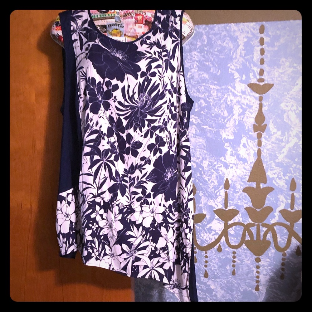 💥3/$12💥 Adrianna Papell Asymmetrical  Tunic